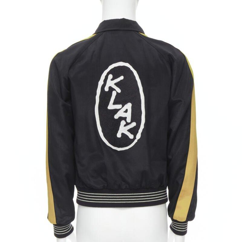 Celine Hedi Slimane Christian Marclay 2019 Runway KLAAK Teddy bomber EU50 L.
Riferimento: TGAS/B01975
Marchio: Celine
Stilista: Hedi Slimane
Modello: Bombardiere KLAAK
Collezione: 2019 - Pista
Materiale: Cotone, Acetato
Colore: Nero, Oro
Modello: