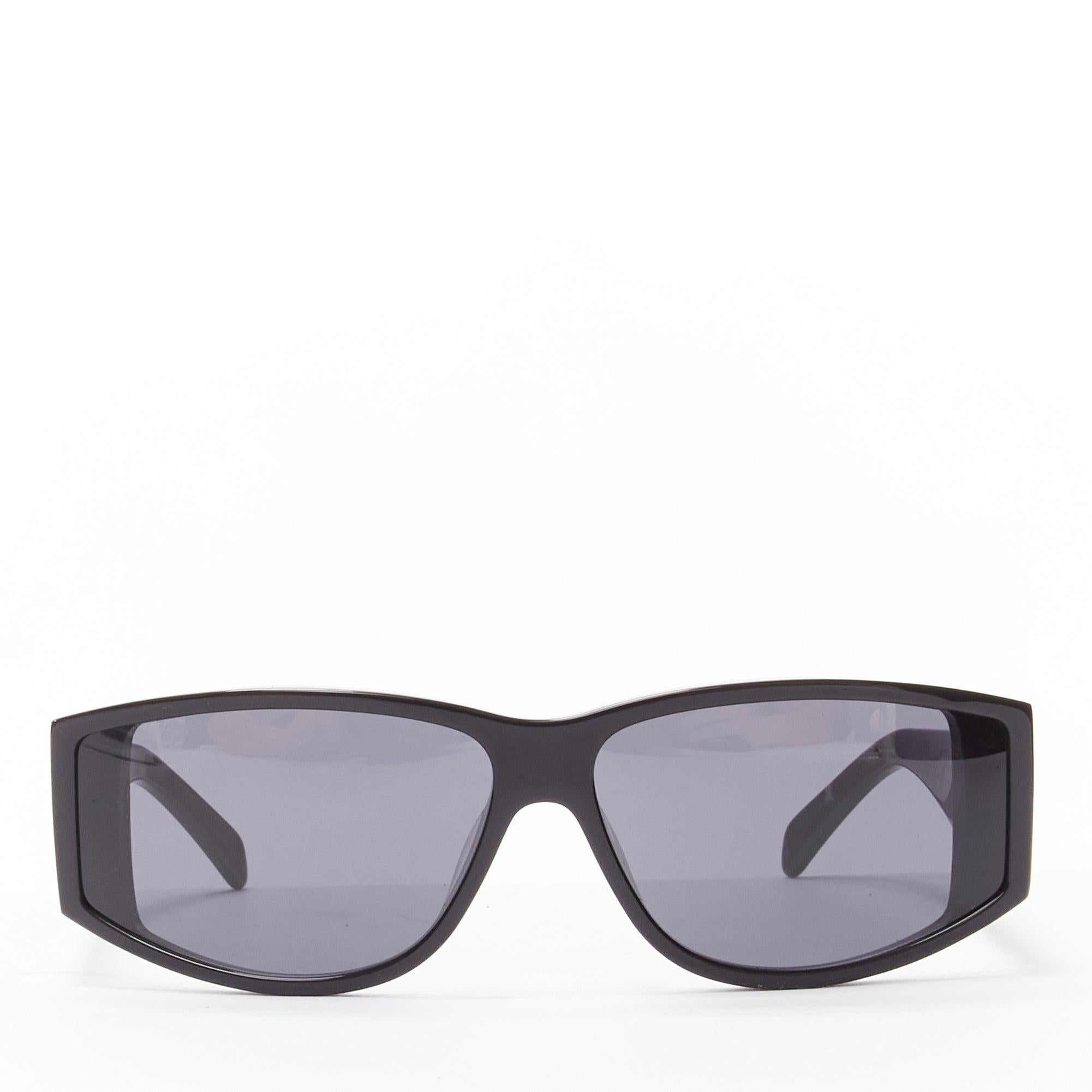 CELINE Hedi Slimane Triomphe CL40227U black gold logo acetate sunglasses
Reference: TGAS/E00772
Brand: Celine
Designer: Hedi Slimane
Model: CL40227U
Material: Acetate
Color: Black, Gold
Pattern: Solid
Lining: Black Acetate
Extra Details: Side