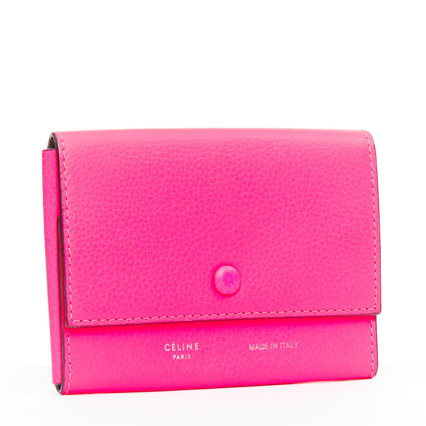 Rosa Portafoglio a 4 lembi CELINE in pelle granulata rosa caldo con logo argento in vendita