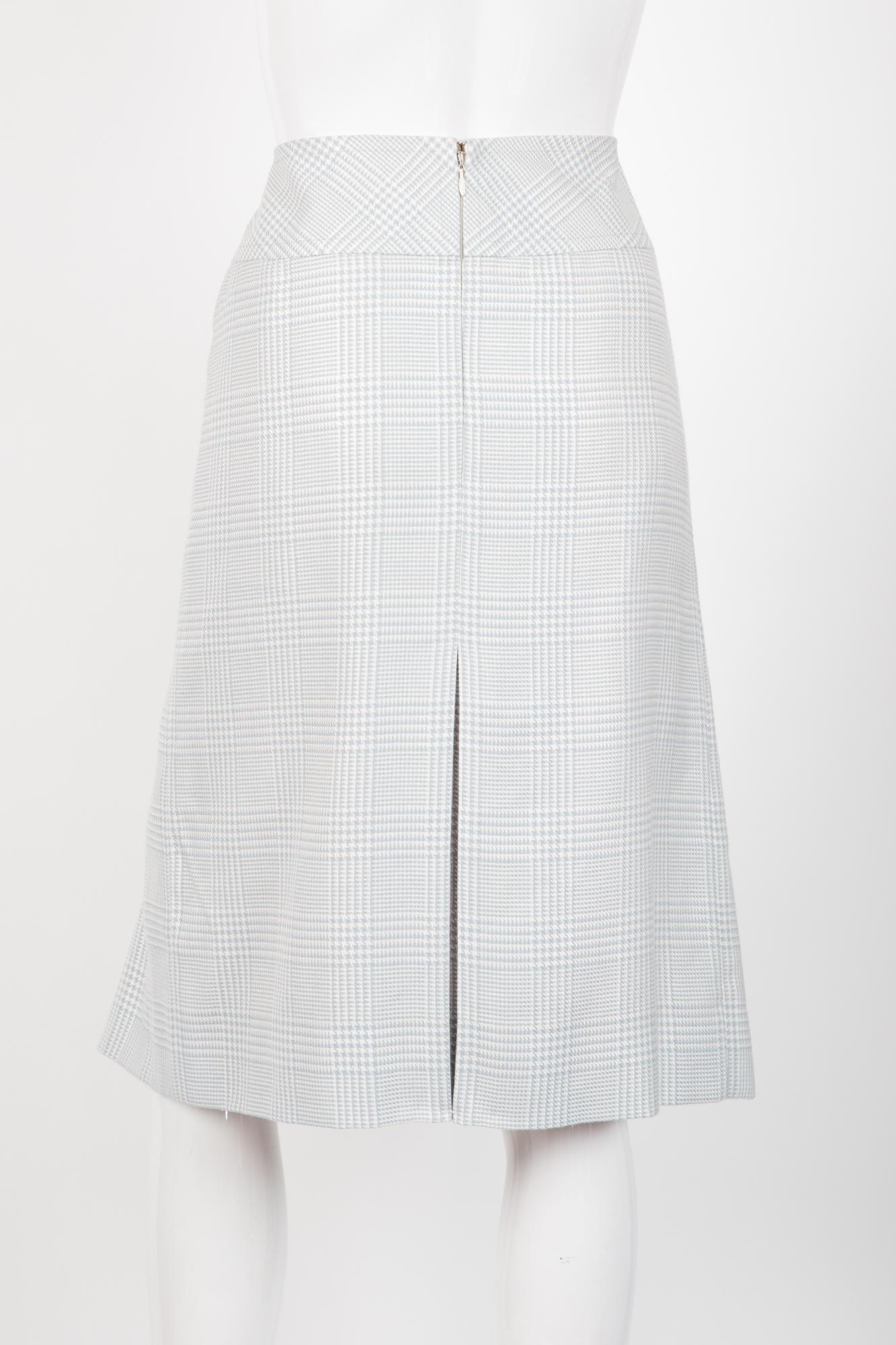 Celine iconic blue wool skirt featuring a front logo gold tone chain, an ivory and a pale blue-grey check pattern, a center back zip opening, front pleats.
55% wool, 45%viscose
Estimated size 40fr/US8/UK12
We guarantee you will receive this gorgeous