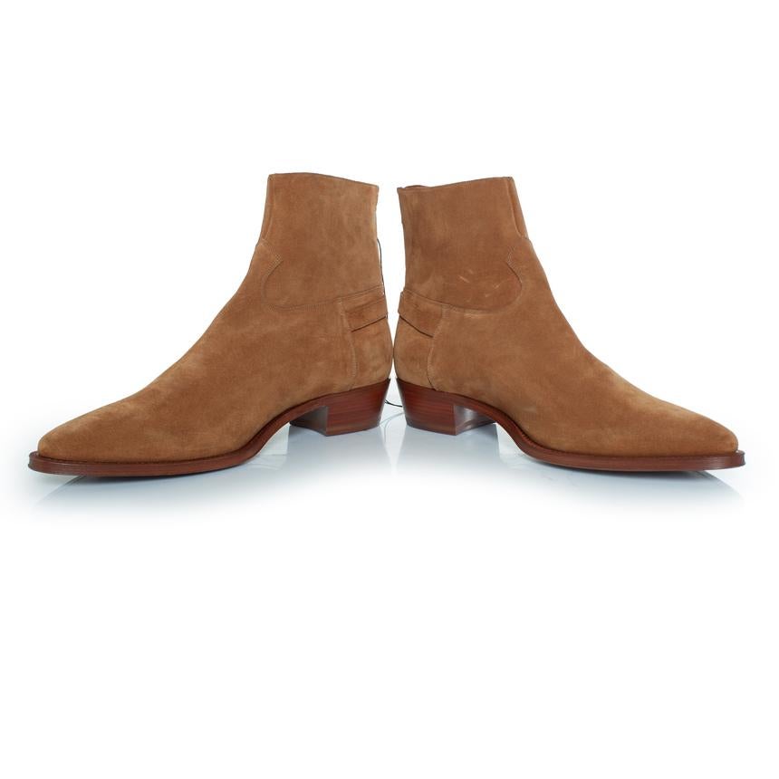 Marron Celine, bottes à boucle en daim Jacno en cognac en vente