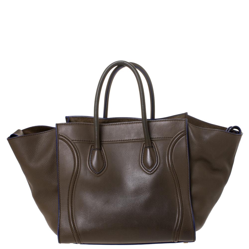 Celine released the Phantom as a newer version of their successful Luggage model. Unlike the Luggage toes, the Phantom has an open top, wider wingspans, and a braided zipper pull. This one here is crafted from quality leather. It has two top