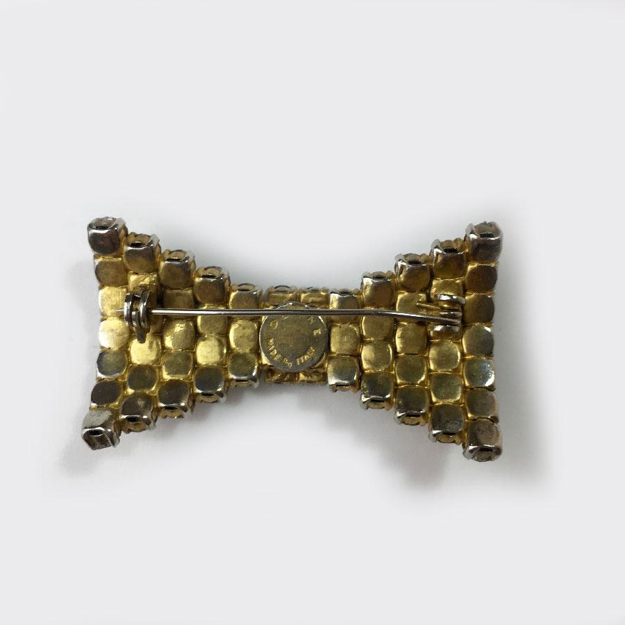 Celine Knot Vintage Brooch In Gold Metal And Rhinestones In Good Condition In Paris, FR