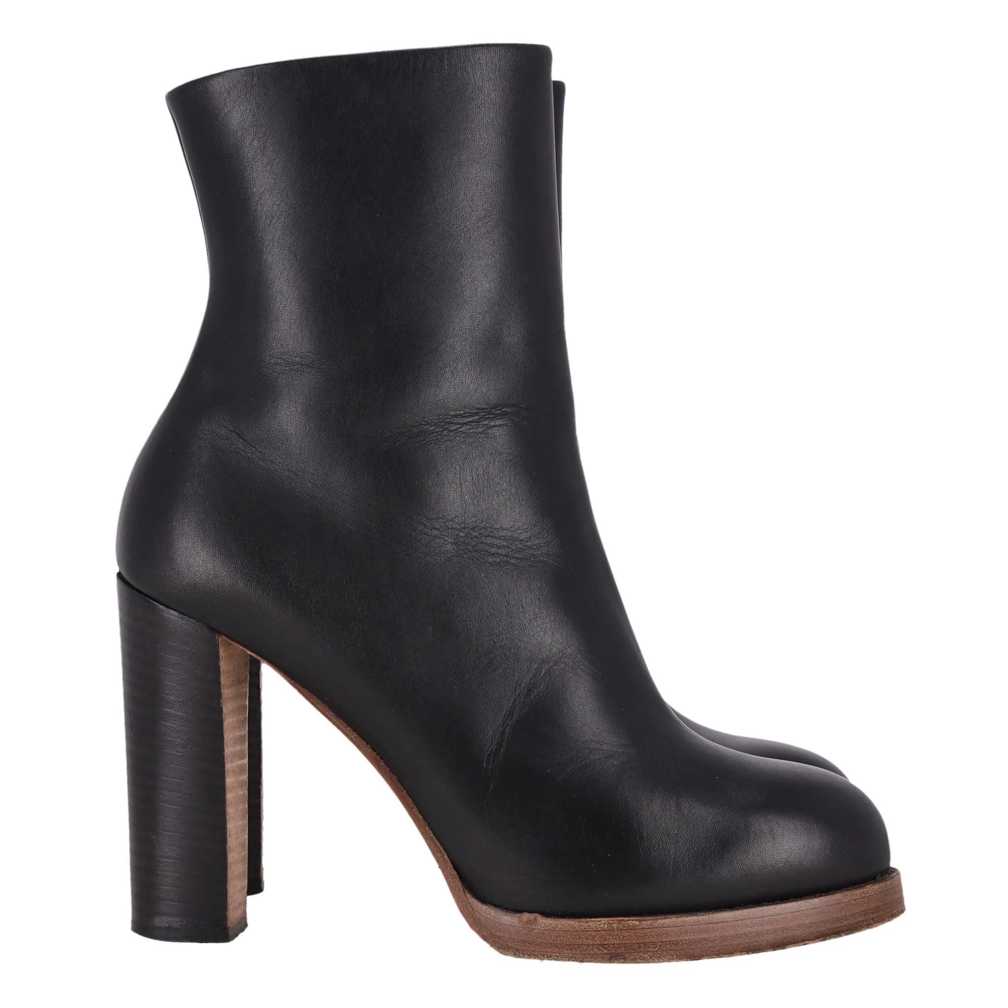 Celine Leather Ankle Boots In Excellent Condition For Sale In London, GB