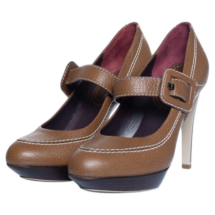 Celine, escarpin à plateforme en cuir avec lanière en marron en vente