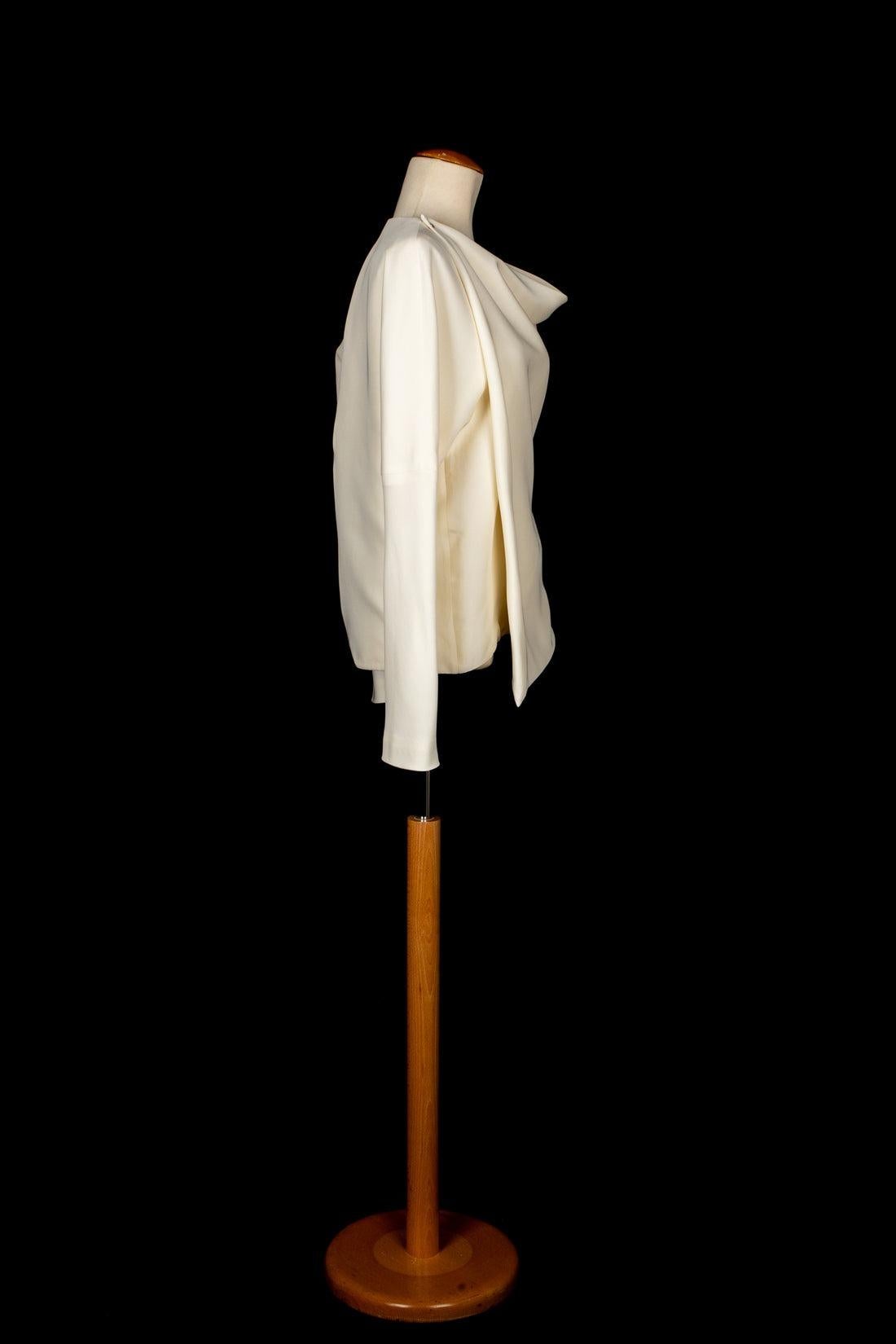 CÉLINE - (Made in France) Long-sleeve white top. 38FR size indicated.

Additional information:
Condition: Good condition
Dimensions: Shoulder width: 43 cm - Chest: 50 cm - Sleeve length: 60 cm - Length: 65 cm

Seller Reference: FH245