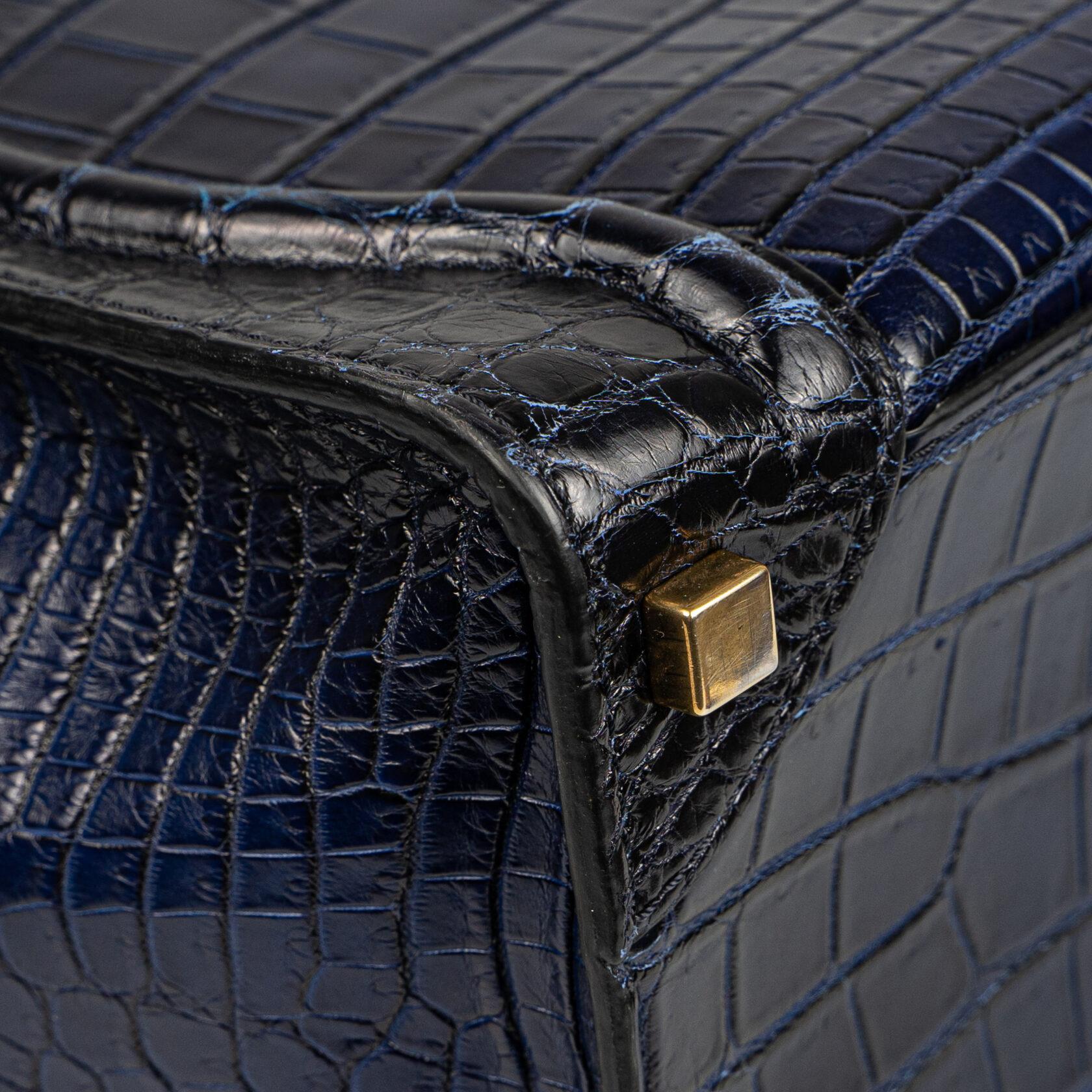 Celine Luggage Micro in Crocodile Leather Dark Blue For Sale 4