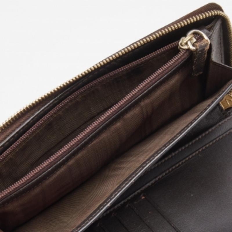 Cartera Continental con Cremallera de Lona y Piel de Cocodrilo Celine Macadam en venta 5