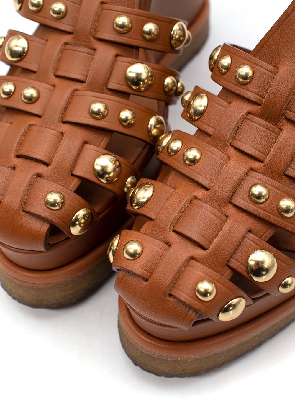 Braune und hellbraune Ledersandalen mit Keilabsatz von Celine Manon 1
