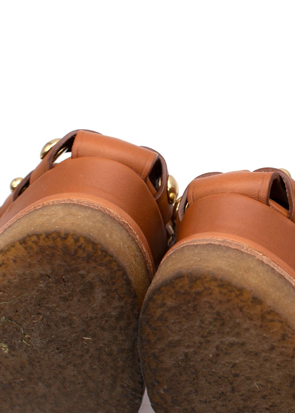 Braune und hellbraune Ledersandalen mit Keilabsatz von Celine Manon 2