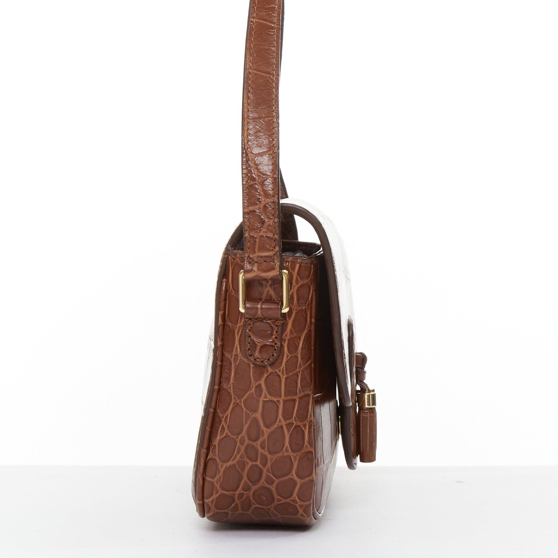 CELINE Medium Tassel braun geprägtes Rindsleder mit Fransen Crossbody Tasche im Zustand „Gut“ im Angebot in Hong Kong, NT