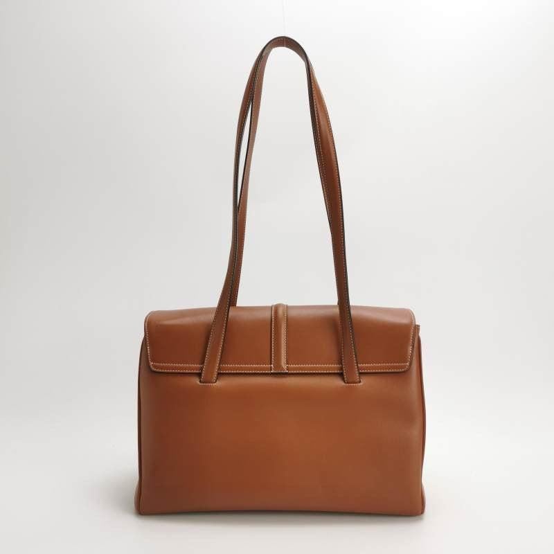 Celine Medoim Soft 16 Bag Caramel Natural Tan Smooth Calfskin Leather In Good Condition For Sale In AUBERVILLIERS, FR