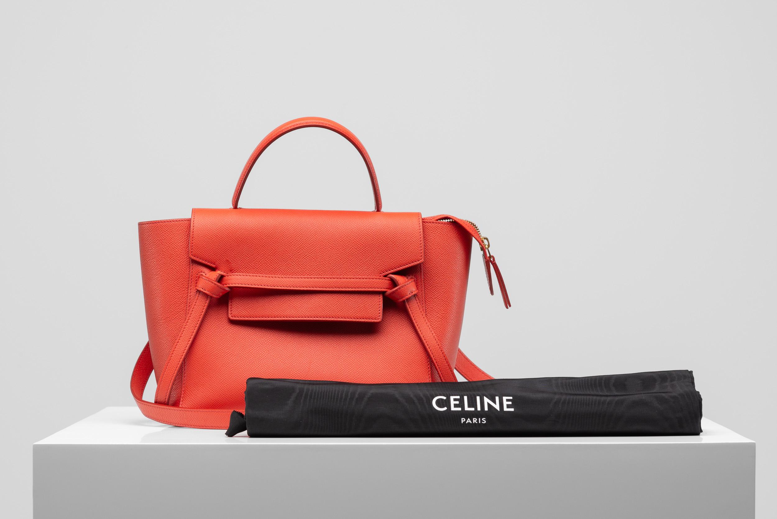 From the collection of SAVINETI we offer this Celine Belt Bag:
-    Brand: Celine
-    Model: Belt Bag Light Red
-    Condition: Very Good
-    Year: 2022
-    Materials: Calfskin, Gold-color hardware
-    Extras: dustbag

Micro Belt Bag in grained