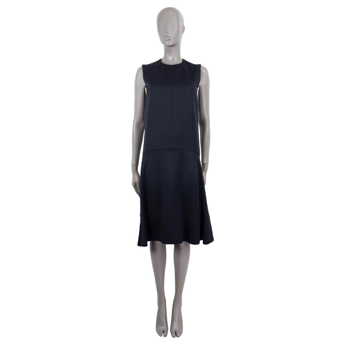 100% authentic Céline sleeveless shift dress in midnight blue viscose (71%) and acetate (29%). The design features a flared bottom part and two slit pockets on the side. Lined in black silk (100%). Has been worn and is in excellent