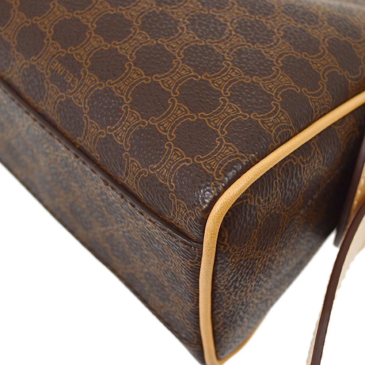 CELINE Monogram Marrone Tan in pelle con rifiniture in oro Borsa a tracolla piccola Pochette in vendita 1