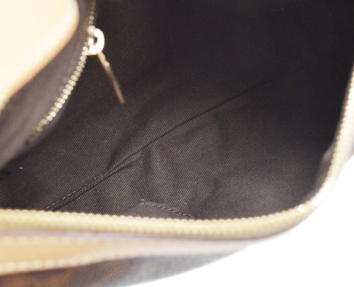 CELINE Monogram Marrone Tan in pelle con rifiniture in oro Borsa a tracolla piccola Pochette in vendita 3