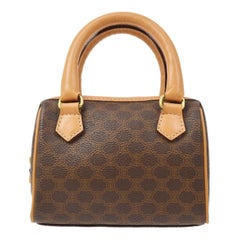 Kleine Mini-Top-Handle-Tasche mit Monogramm und cognacfarbenem Logo
