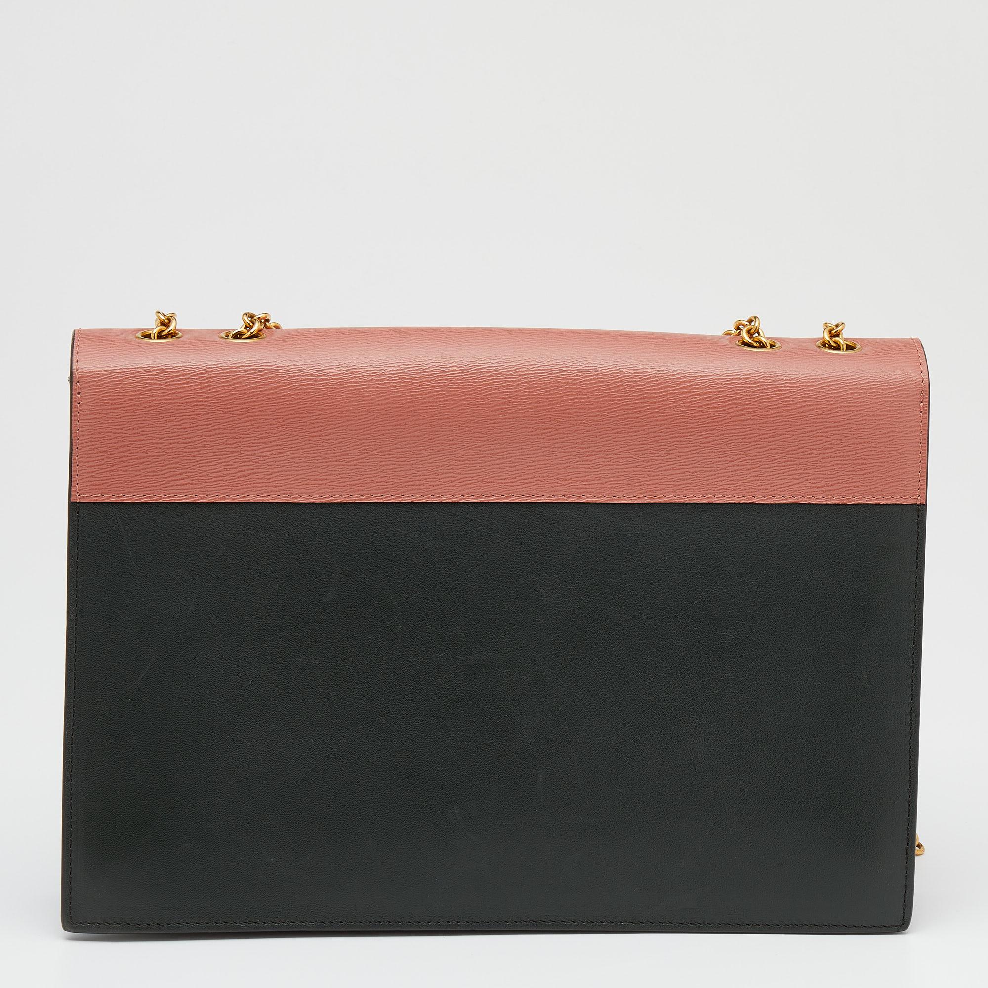 The combination of different shades lends this Celine bag an elegant contrast. Designed in the shape of an envelope, this leather and suede creation is as stylish as functional. It is complemented with a chain shoulder strap, button closure, and a