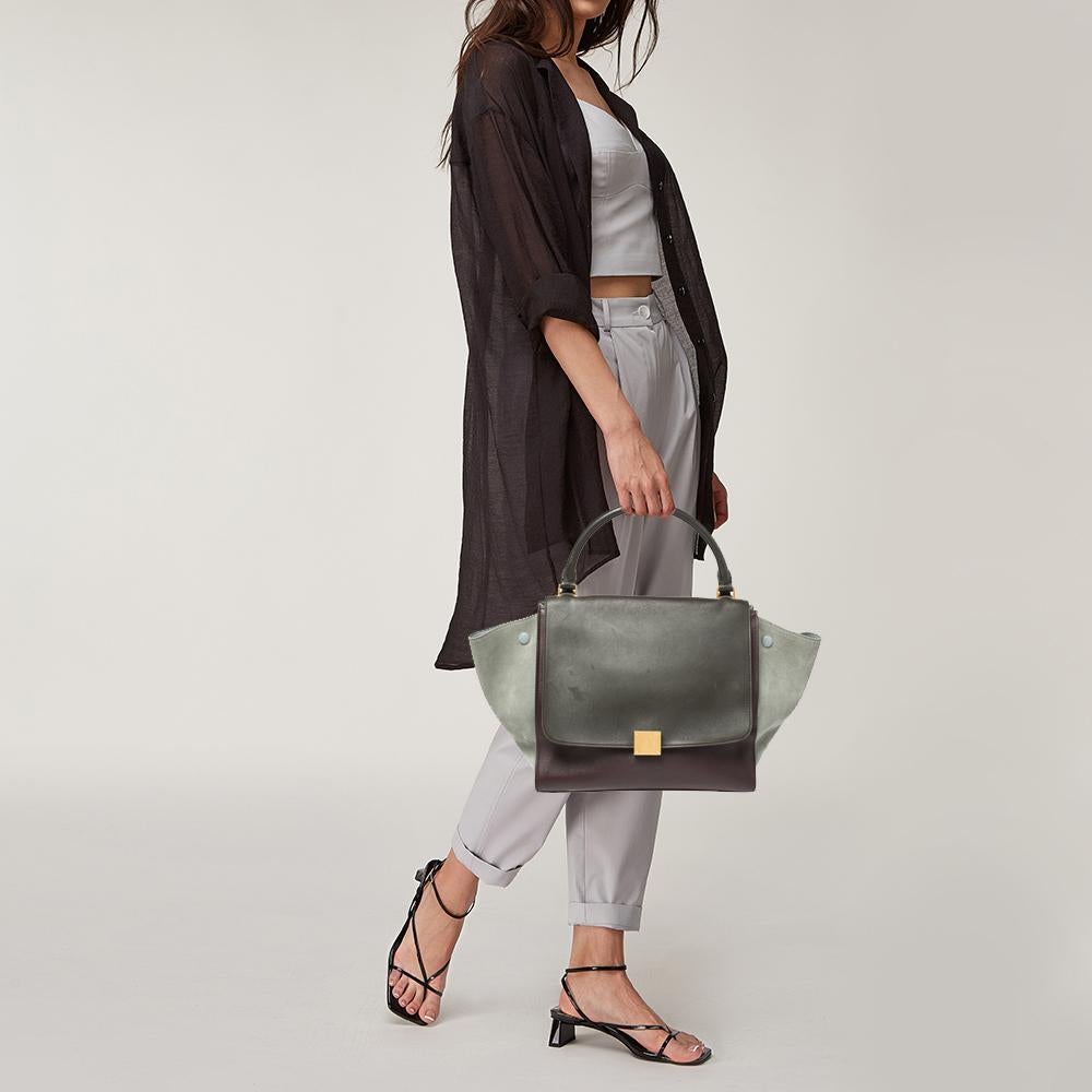 In every stride, swing, and twirl, your audience will gasp in admiration at the beautiful sight of this Celine bag. Crafted from leather and suede in Italy, the bag has a style that will catch glances from a mile. It has been designed with the