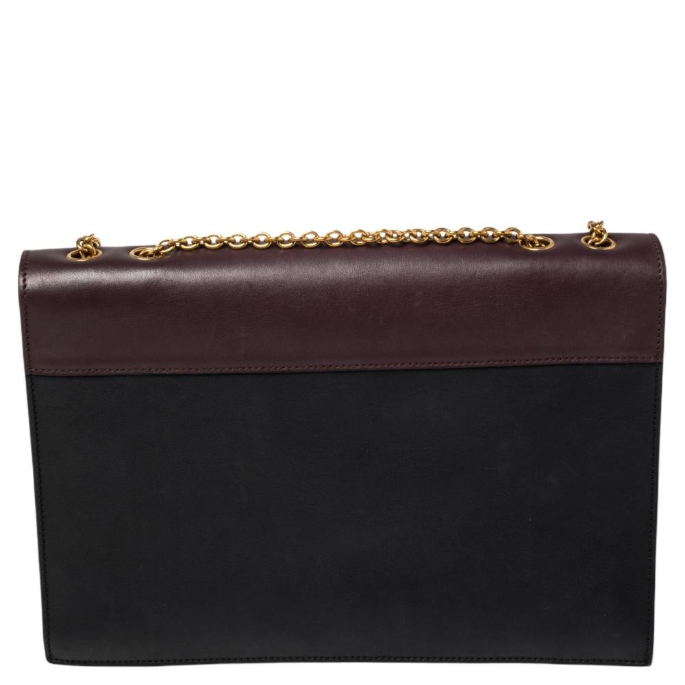 This Pocket Envelope bag from Celine is chic and very stylish. The bag is crafted from leather and features an amazing silhouette that resembles that of an envelope. It flaunts a chainlink strap and a front flap that opens to a spacious