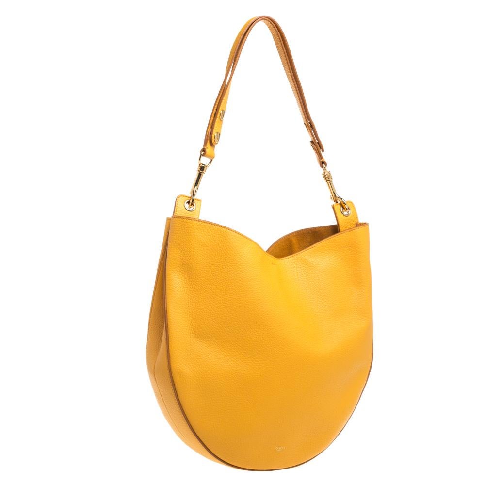 Celine Mustard Leather Medium Hobo In Good Condition In Dubai, Al Qouz 2