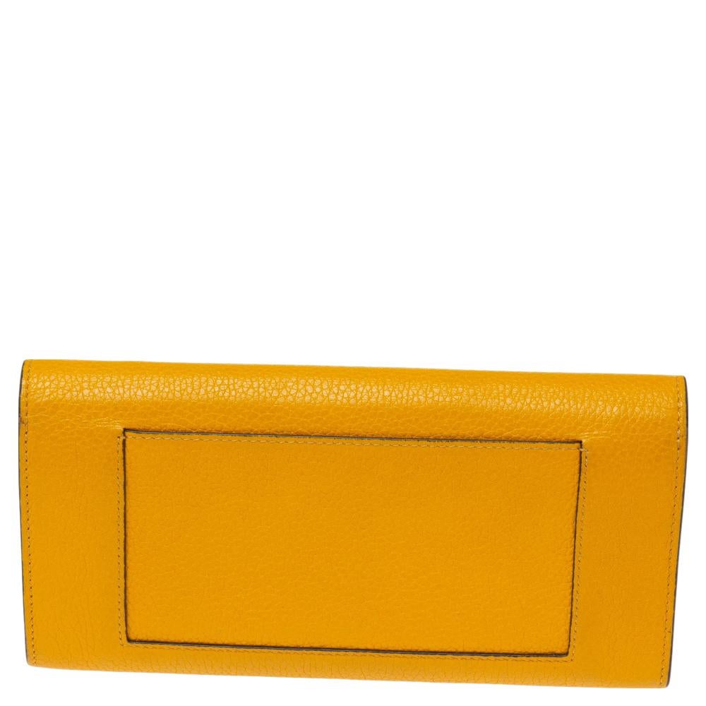 Blending a classy design aesthetic with fine craftsmanship is this Celine flap wallet. Although designed to be highly functional and apt for everyday use, the designer flap wallet is also highly appealing.