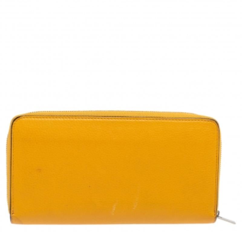 Cartera con cremallera de piel amarilla mostaza Celine en venta 5