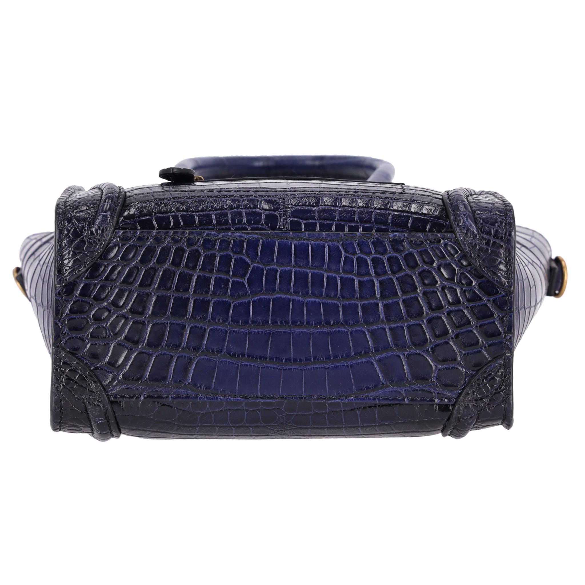 Sac de voyage Nano en peau de crocodile Celine Pour femmes en vente