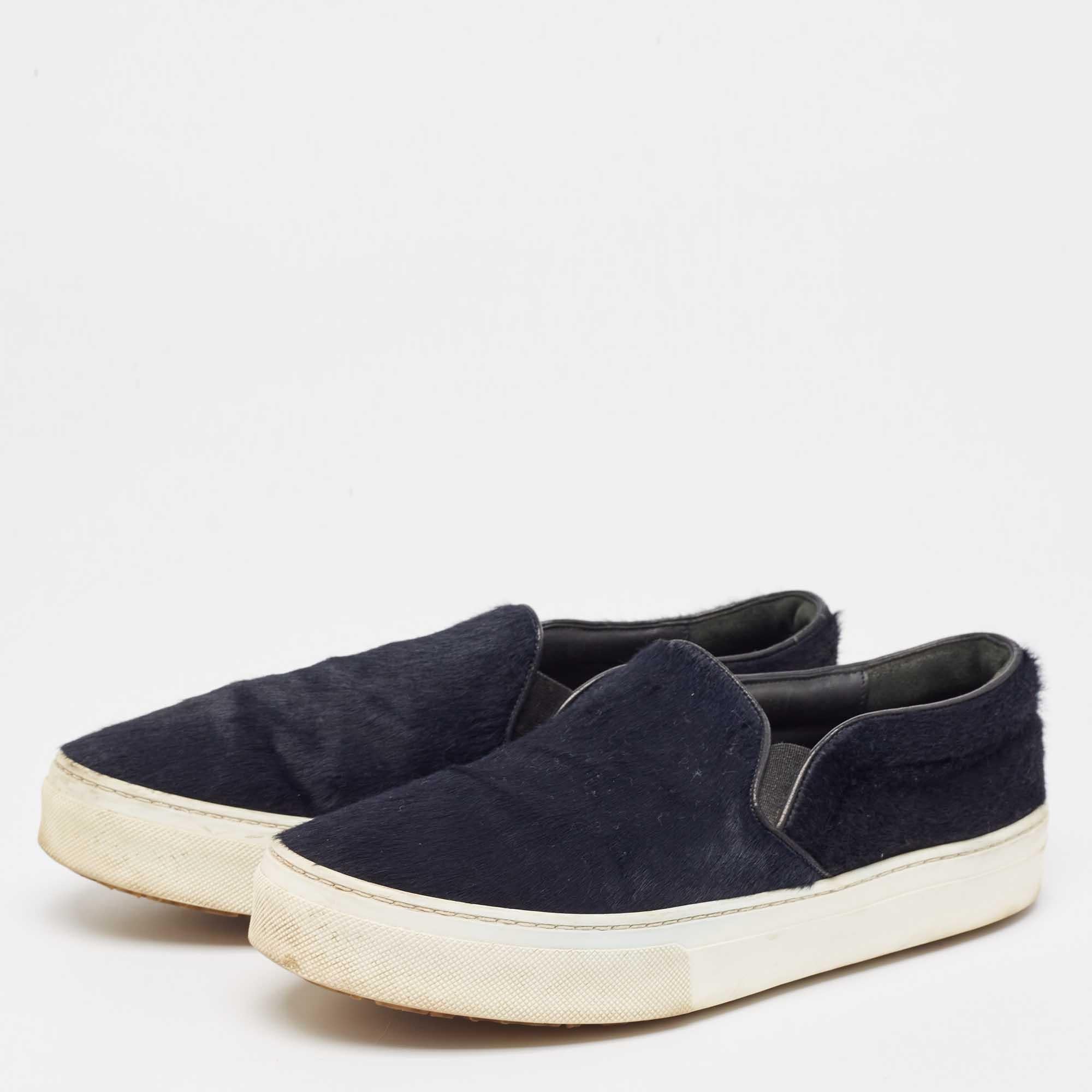 Upgrade your style with these Celine sneakers. Meticulously designed for fashion and comfort, they're the ideal choice for a trendy and comfortable stride.