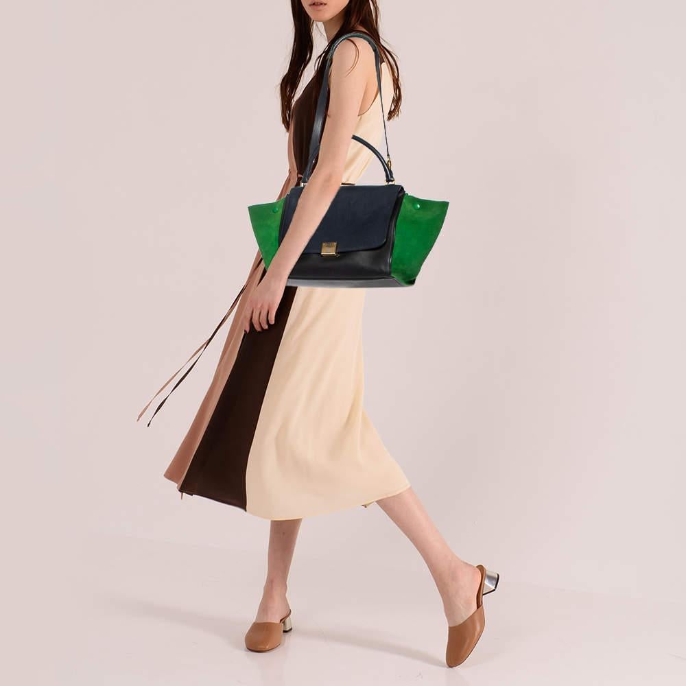 Celine Navy Blue/Green Leather and Suede Medium Trapeze Top Handle Bag In Fair Condition For Sale In Dubai, Al Qouz 2