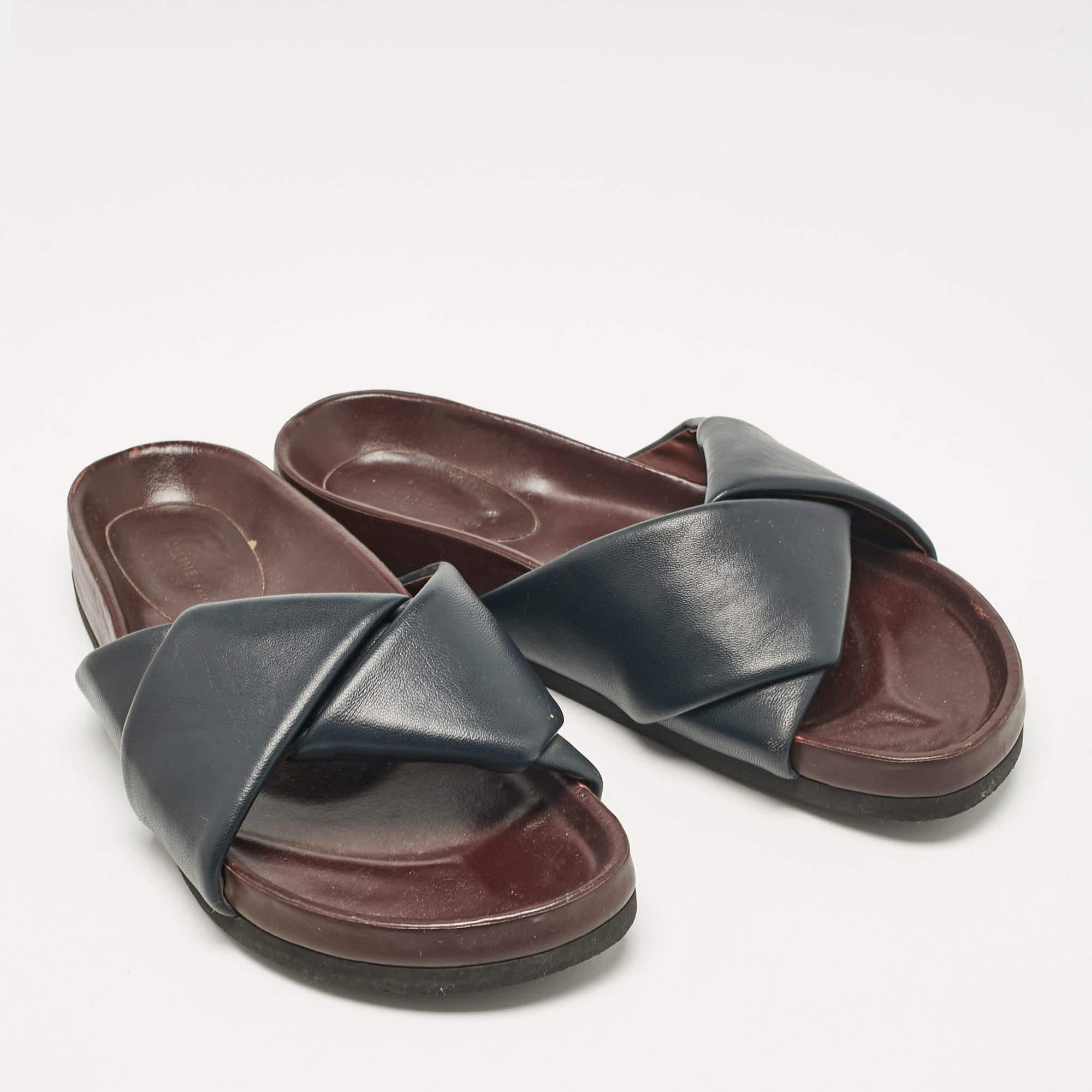 Celine Navy Blue Leather Twist Slides Size 38 In Good Condition For Sale In Dubai, Al Qouz 2