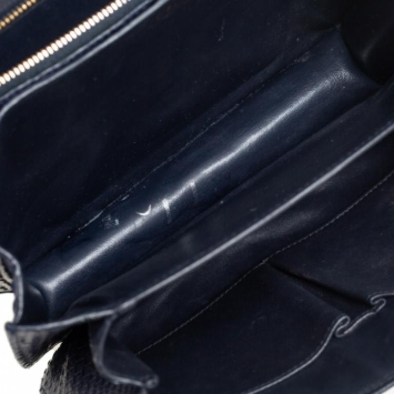 Sac à bandoulière moyen Classic Box en python bleu marine de Celine en vente 5