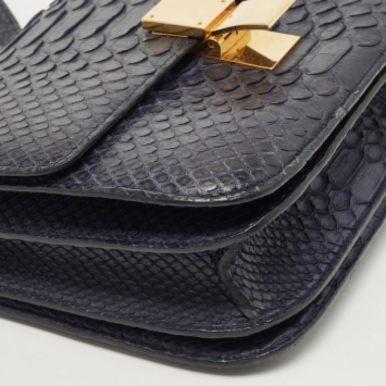 Celine Borsa a tracolla media Classic Box in pitone blu navy in vendita 1