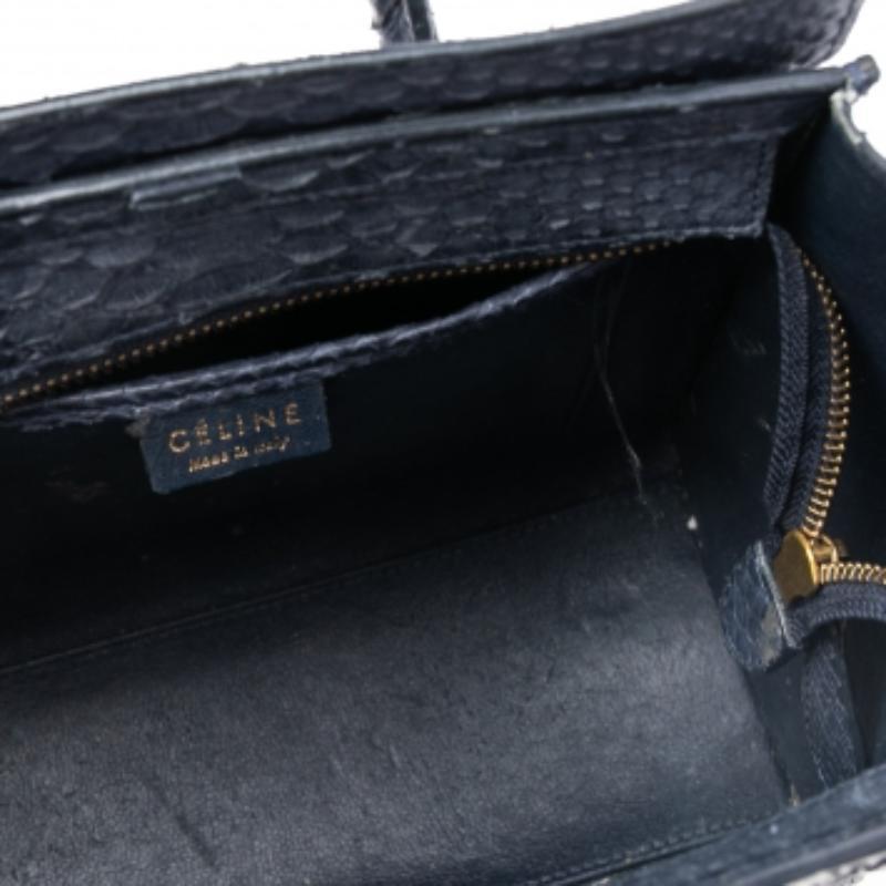 El bolso tote Nano Luggage de Celine es uno de los bolsos más populares del mundo. Añádelo a tu armario con este bolso confeccionado en piel de pitón. Tiene asas enrolladas y un bolsillo delantero con cremallera. El bolso está equipado con un