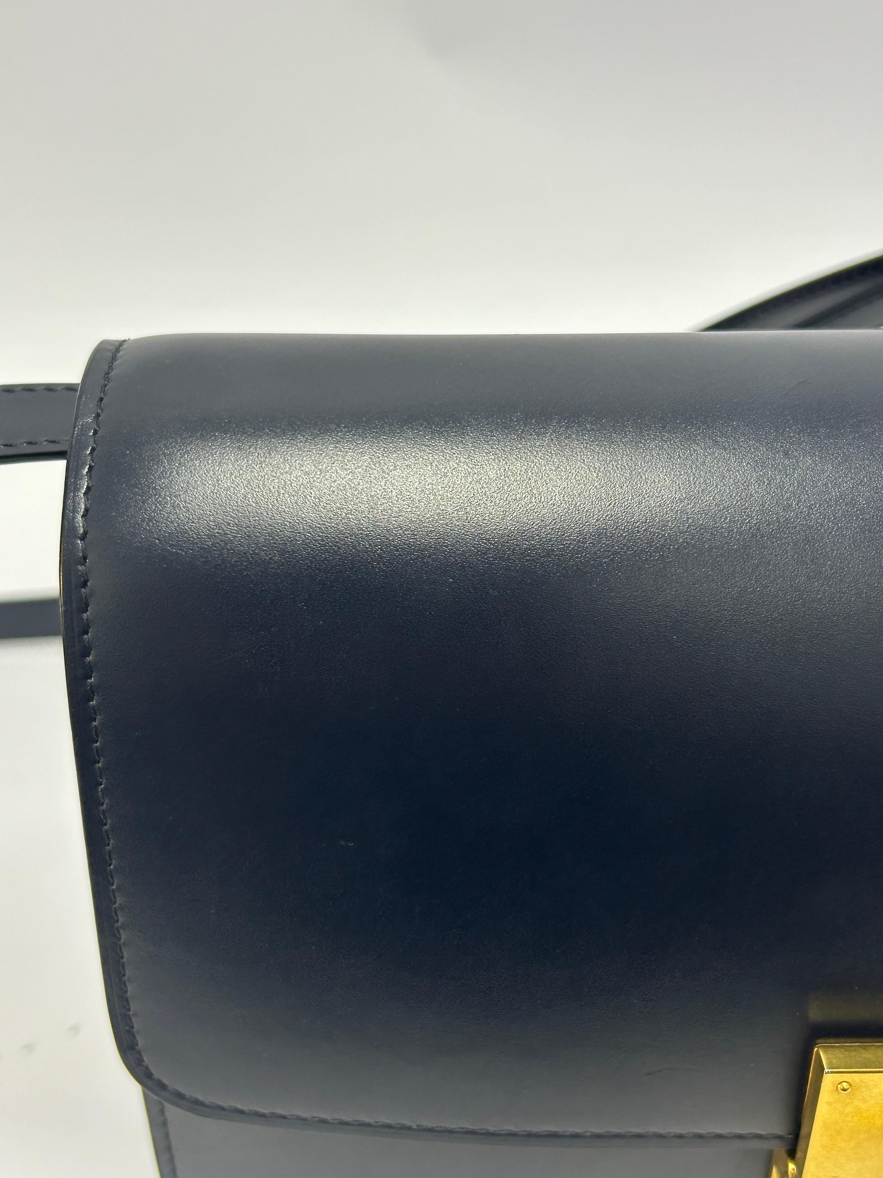 Celine Navy Leather Medium Classic Box Shoulder Bag For Sale 8