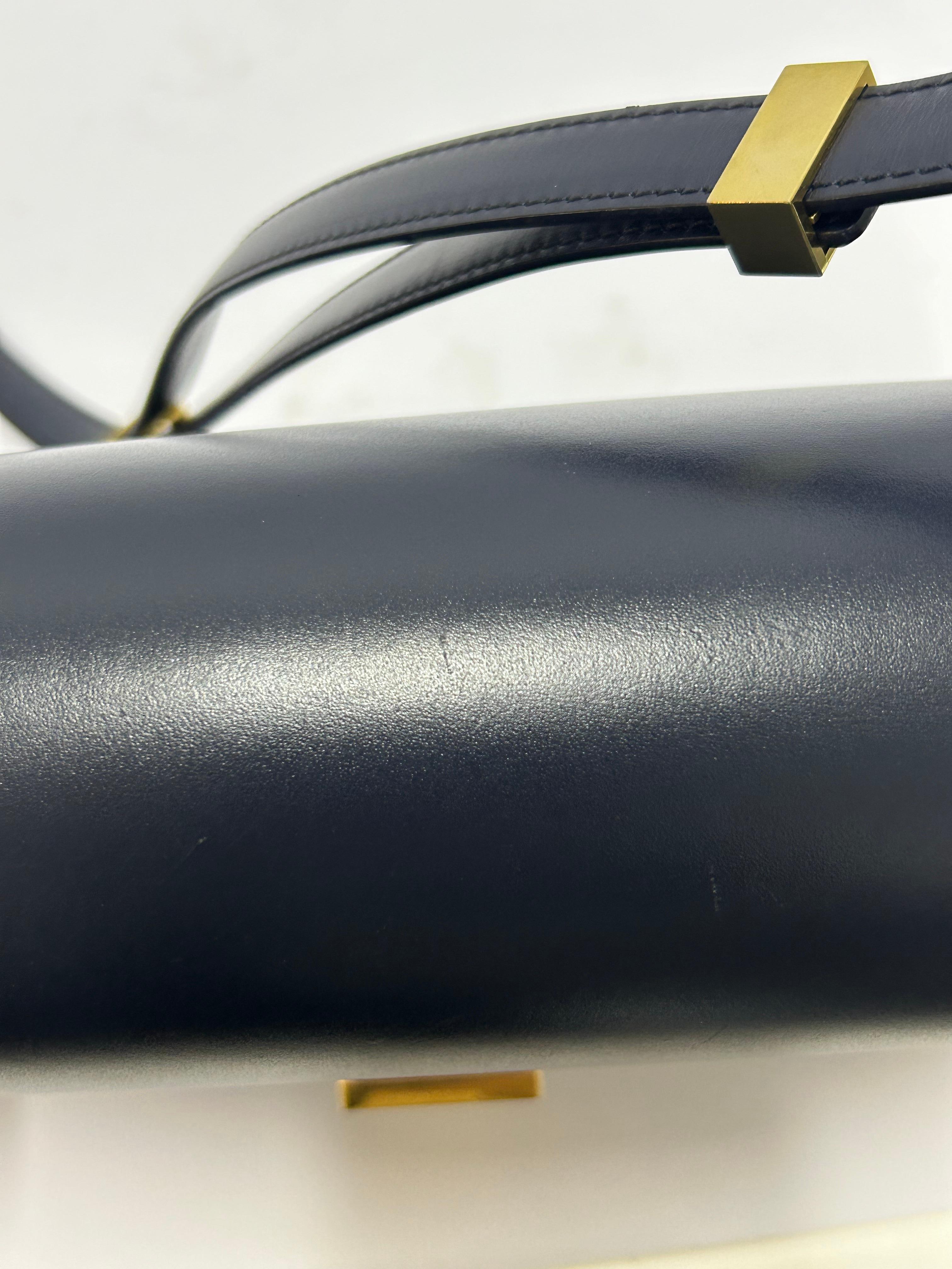 Celine Navy Leather Medium Classic Box Shoulder Bag For Sale 9
