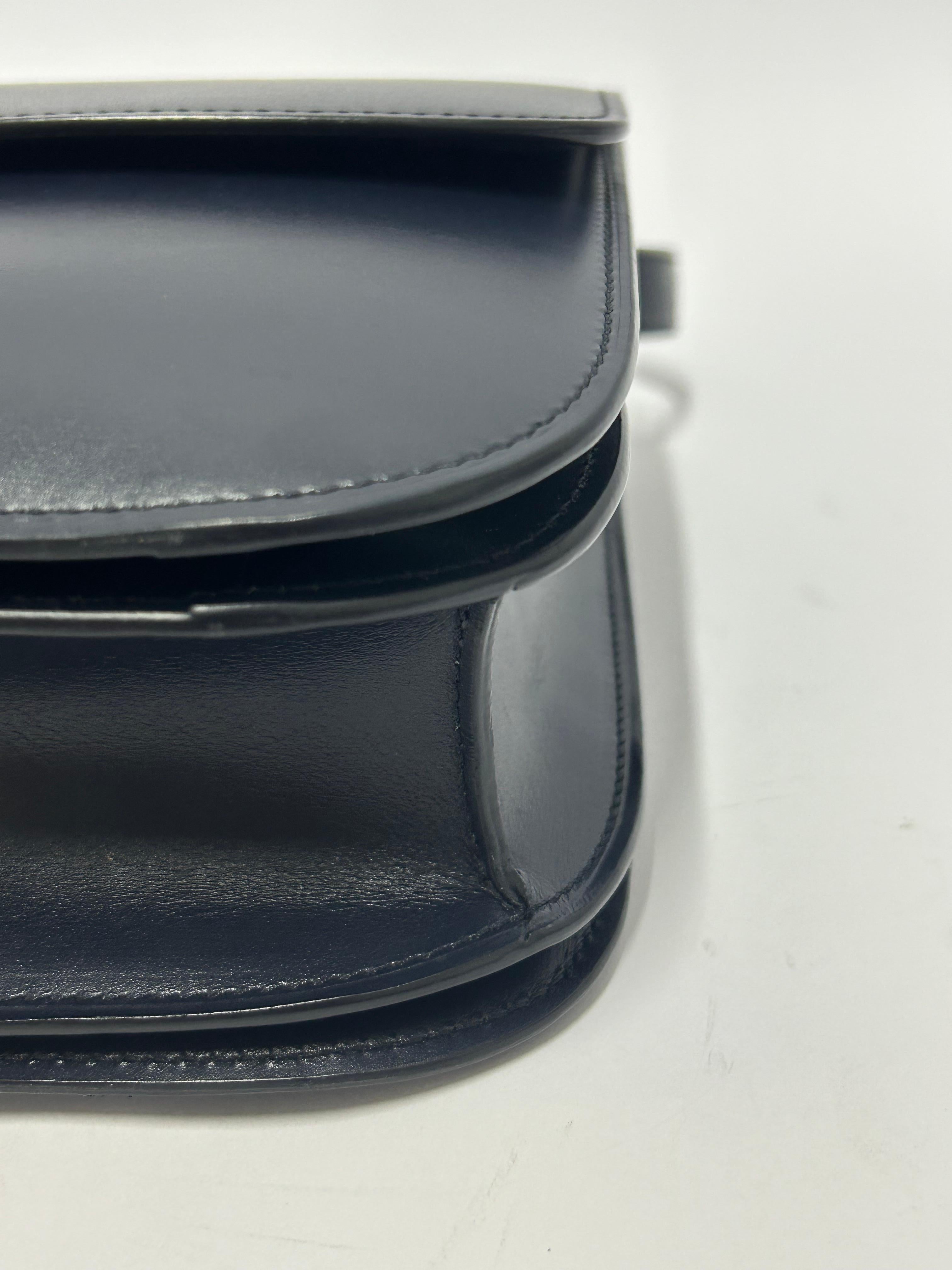 Celine Navy Leather Medium Classic Box Shoulder Bag For Sale 11
