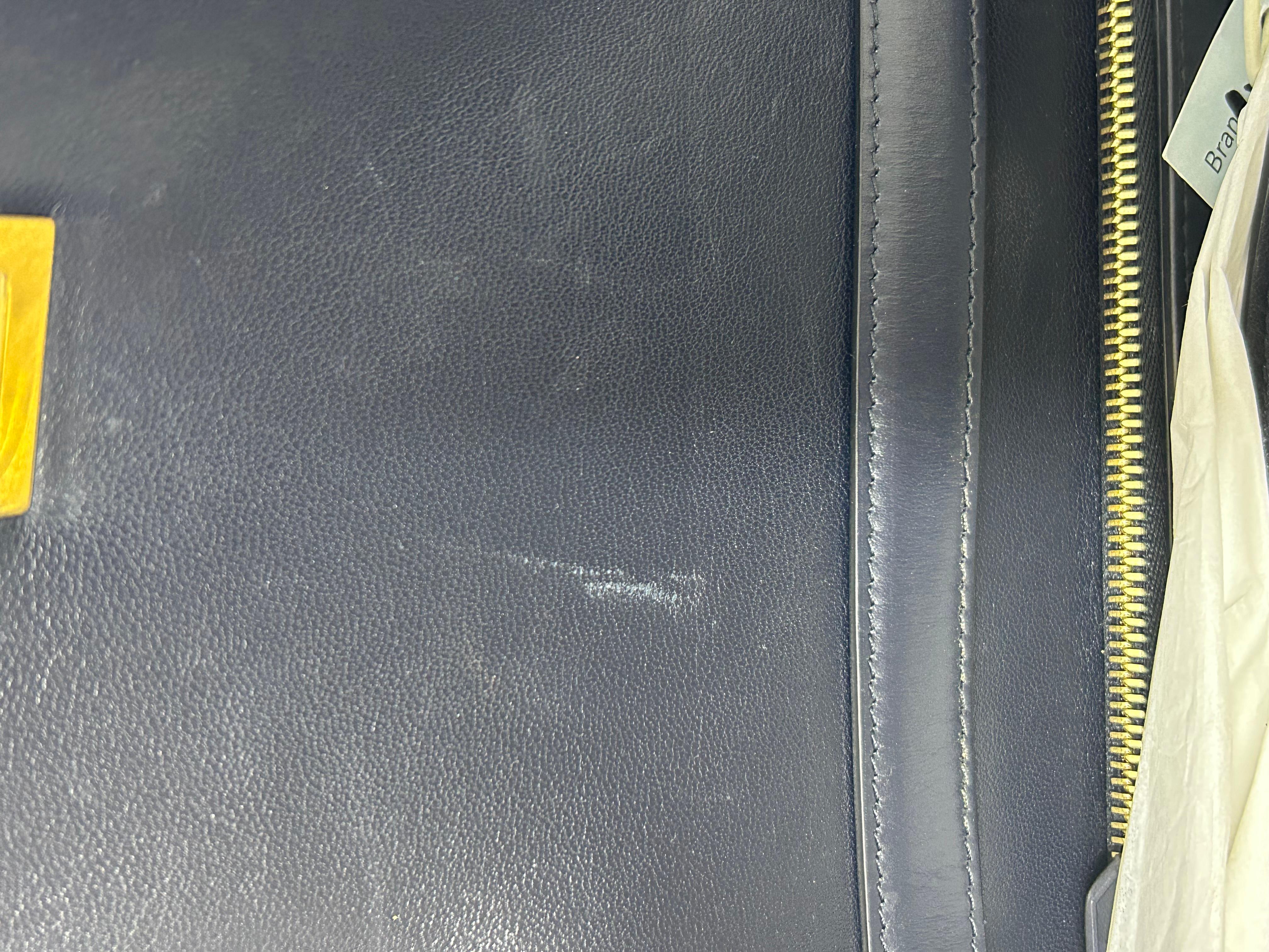 Celine Navy Leather Medium Classic Box Shoulder Bag For Sale 14