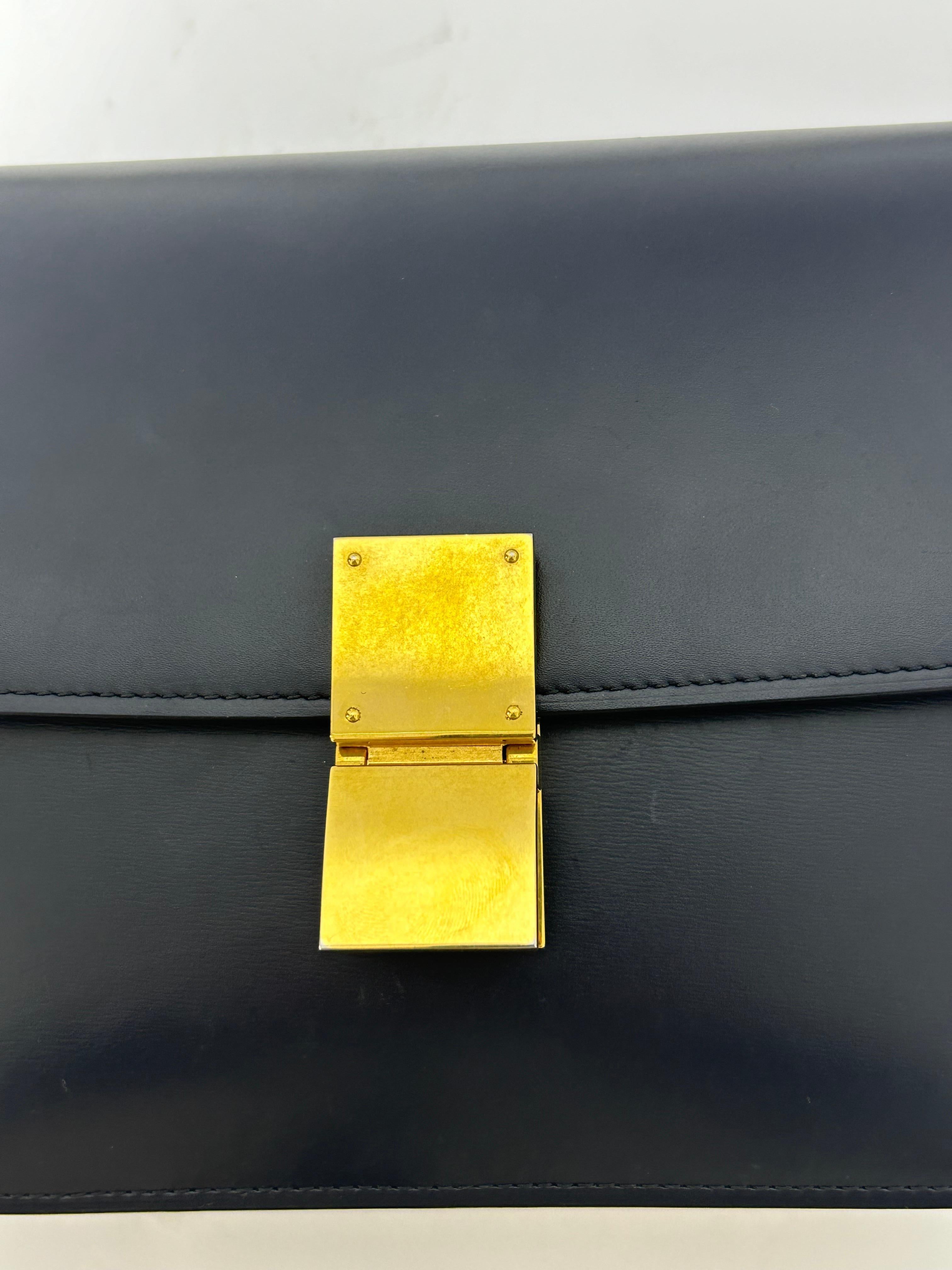 Celine Navy Leather Medium Classic Box Shoulder Bag For Sale 3