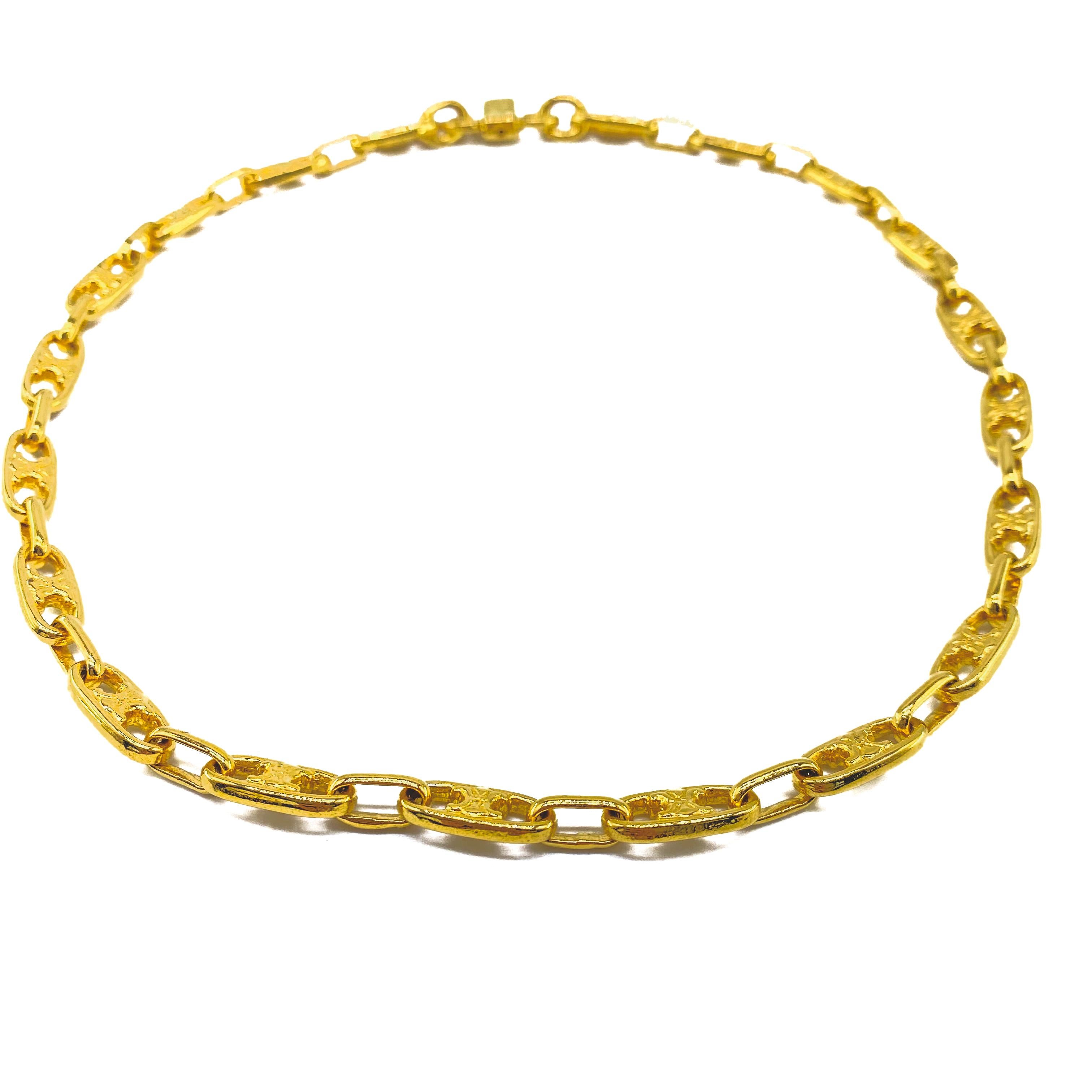 Celine Vintage 1970s Choker Necklace

Amazing little choker from the Celine 70s archive

Detail
-Made in Italy in the 1970s
-Crafted from high quality gold plated metal
-Each link features the iconic Celine Macadam logo 

Size & Fit
-Length approx