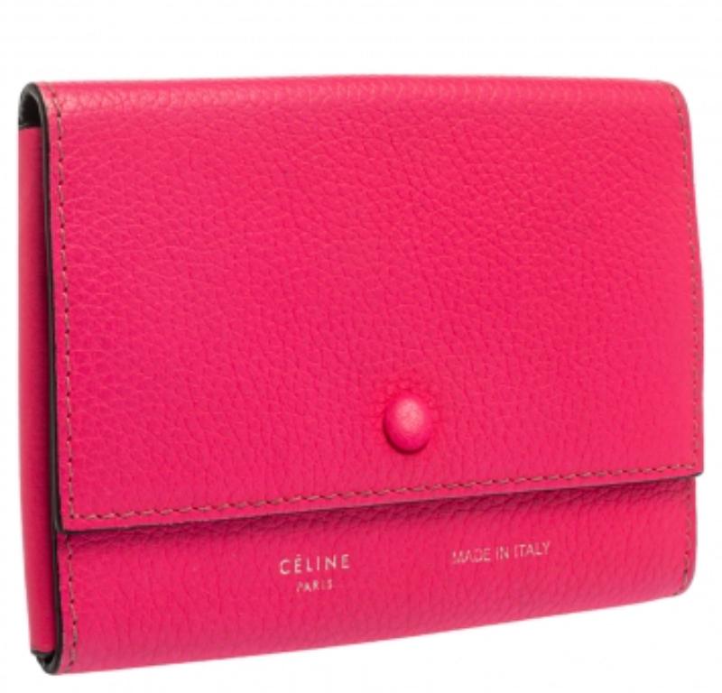 Celine Noen Pink Grained Leather Snap Flap Pouch In Fair Condition For Sale In Dubai, Al Qouz 2