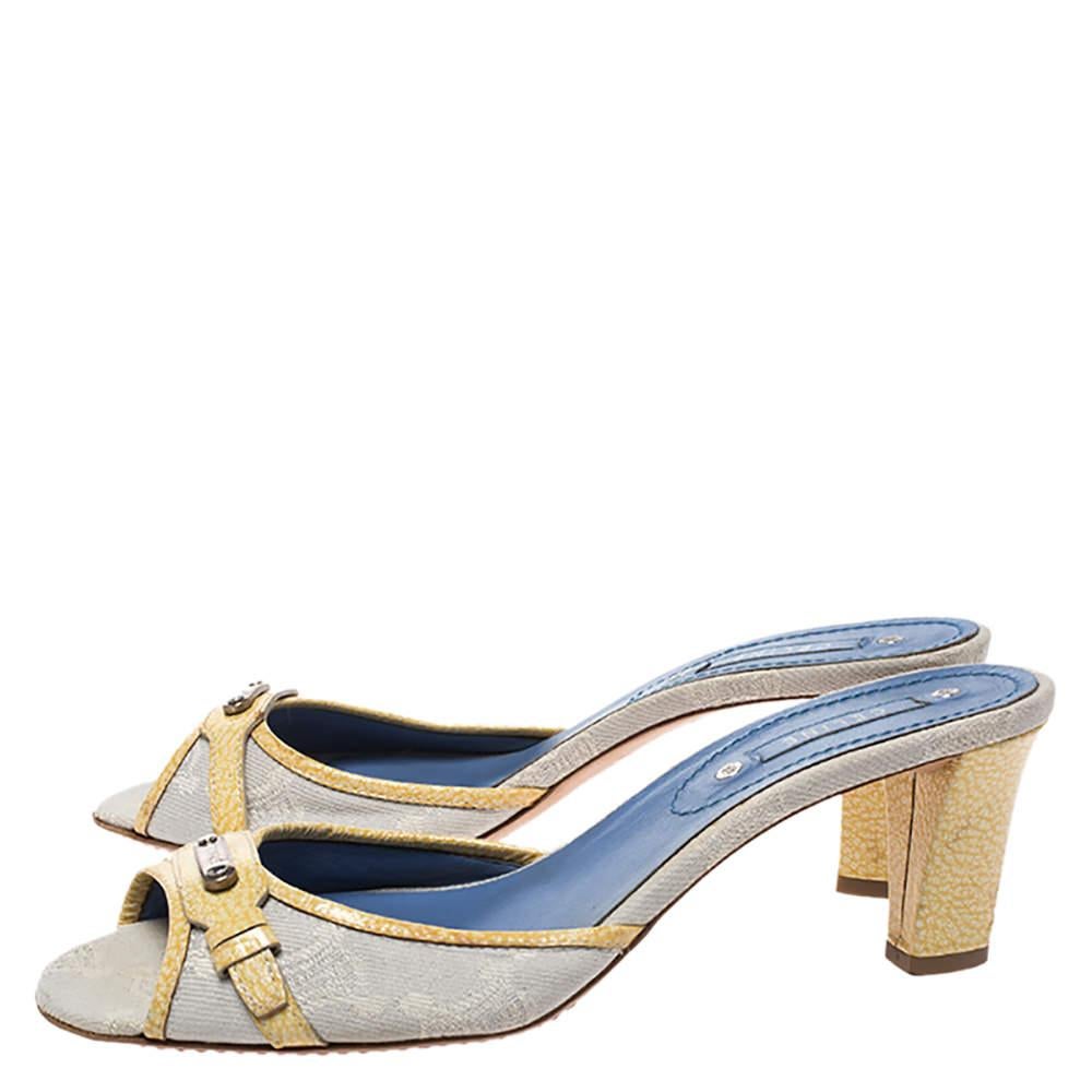 Celine Off-white/Yellow Macadam Canvas And Patent Trim Slide Sandals Size 40 In Fair Condition In Dubai, Al Qouz 2