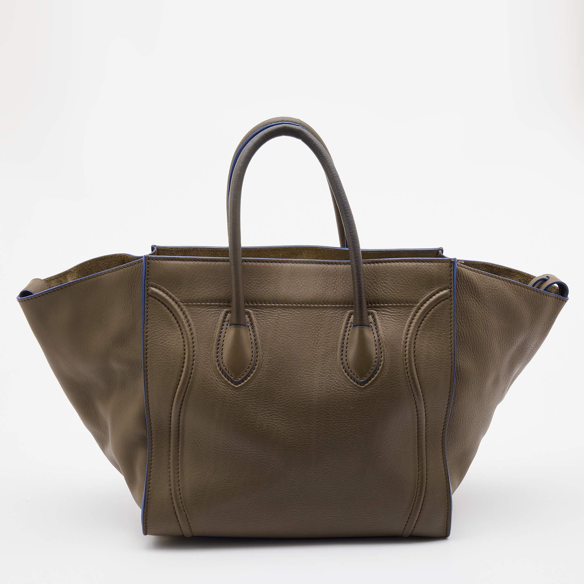 This authentic Celine tote for women is super classy and functional, perfect for everyday use. We like the simple details and its high-quality finish.

Includes: Original Dustbag
