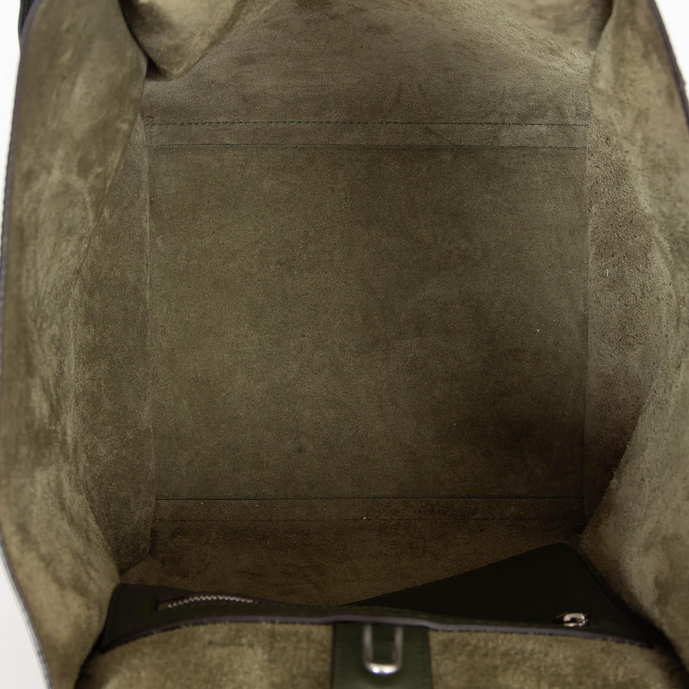 CELINE olive green smooth leather BIG BAG MEDIUM Tote Bag In Good Condition For Sale In Zürich, CH