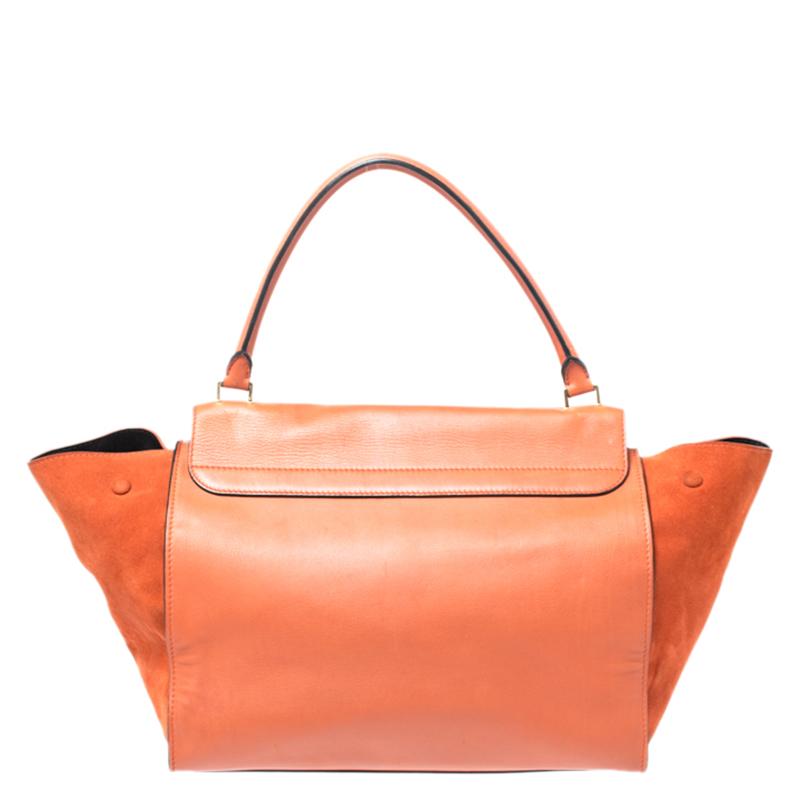 In every stride, swing, and twirl, your audience will gasp in admiration at the beautiful sight of this orange Celine bag. Crafted from leather and suede in Italy, the bag has a style that will catch glances from a mile. It has been designed with