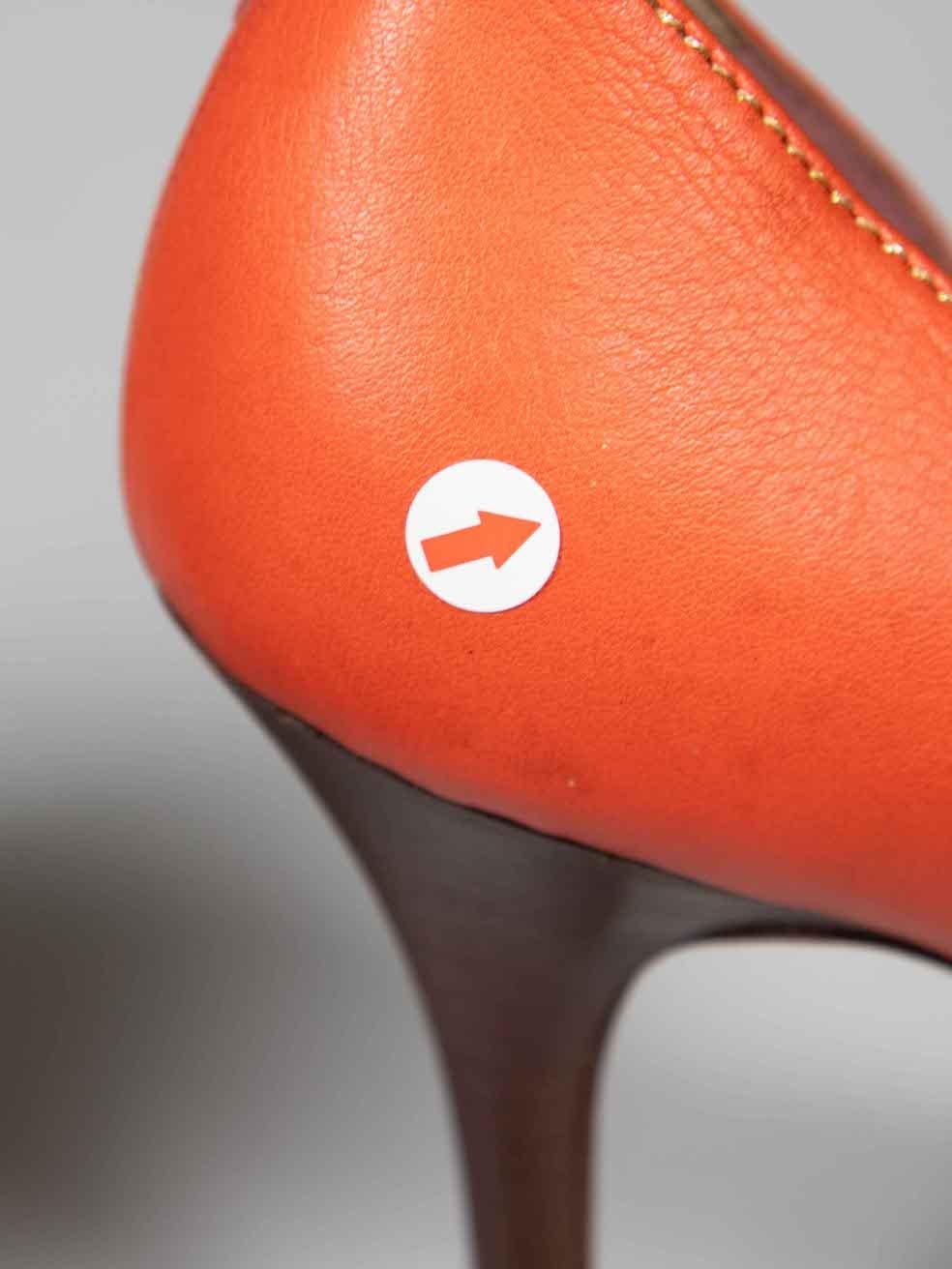 Sandales à boucles en cuir orange de Céline Taille IT 38 en vente 5