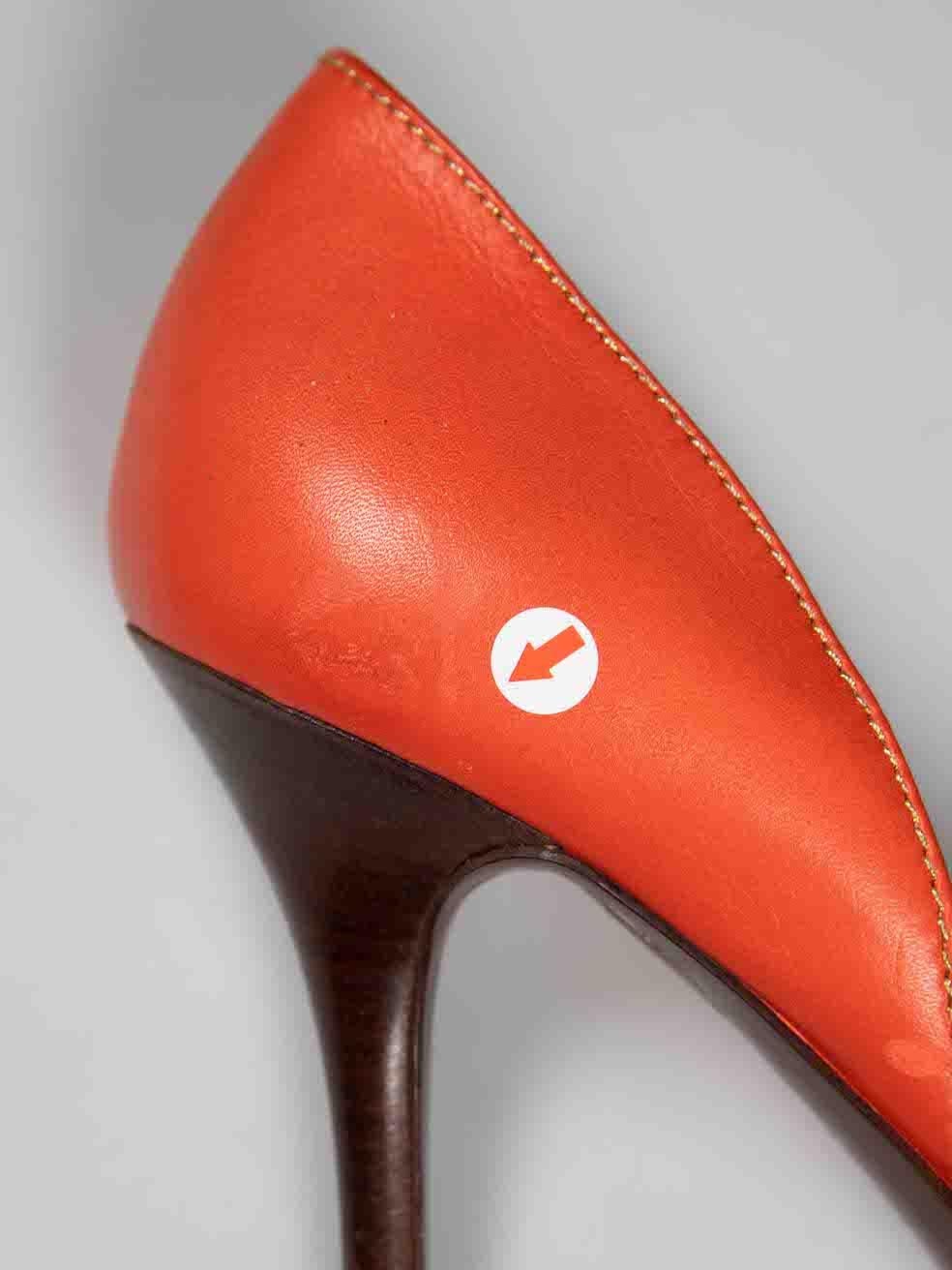 Sandales à boucles en cuir orange de Céline Taille IT 38 en vente 4