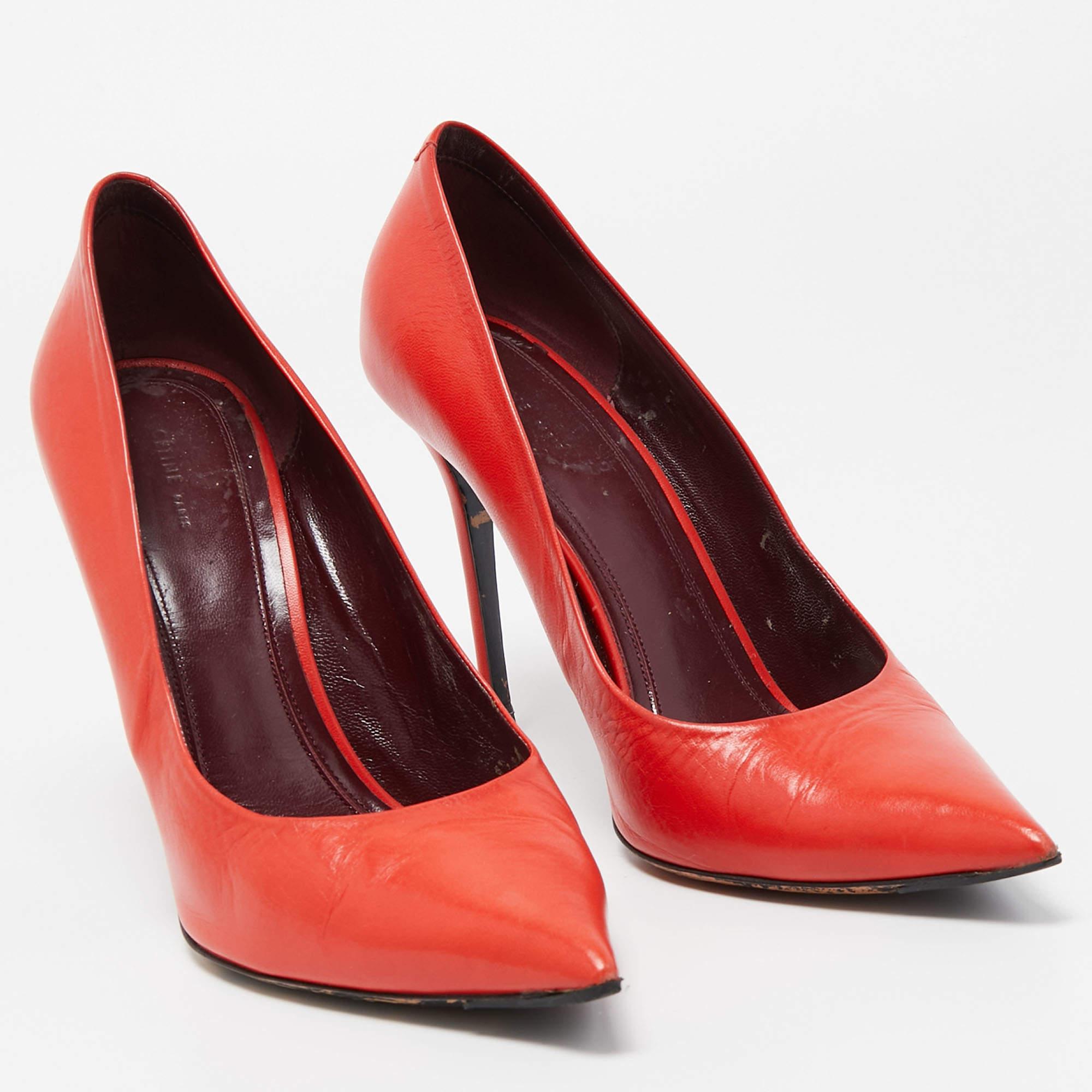 Celine Orange Leather Pointed Toe Pumps Size 39 In Good Condition For Sale In Dubai, Al Qouz 2