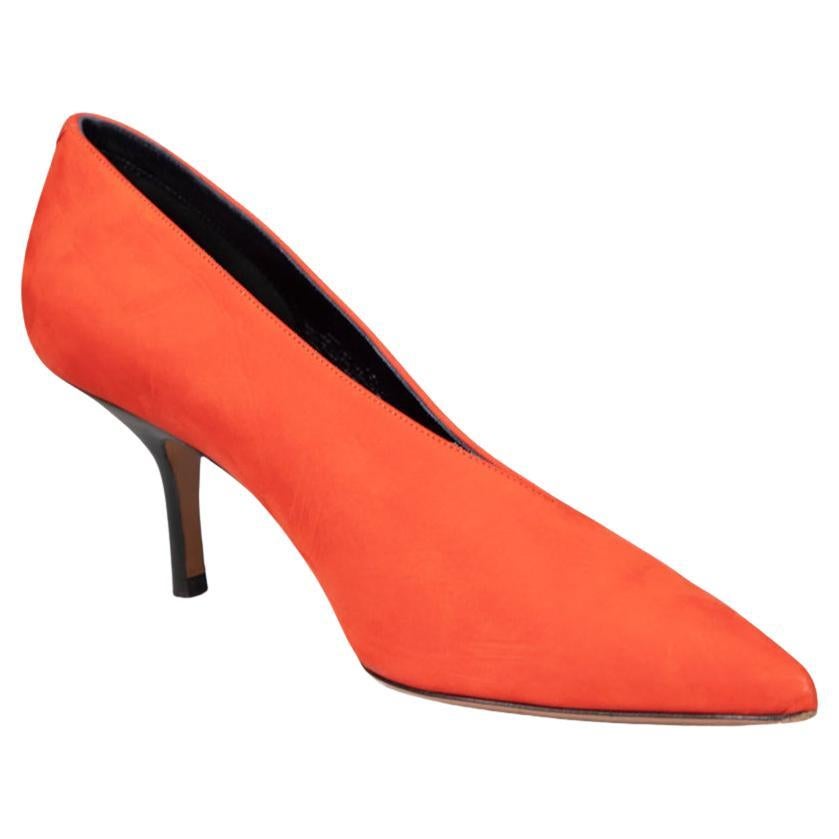 Céline Bombas de ante naranja con cuello en V Talla IT 35.5