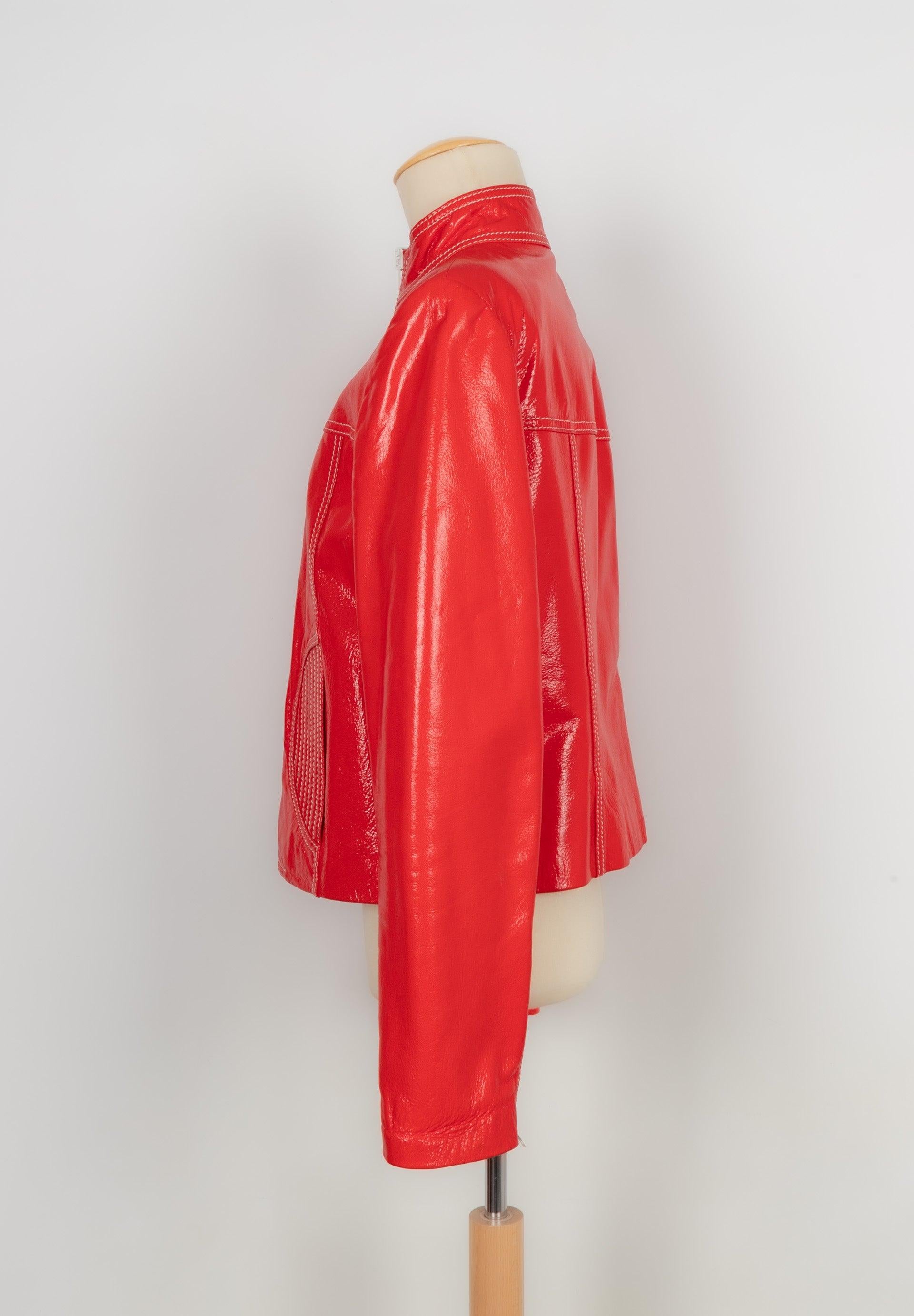 Céline - (Made in France) Orangey-red lambskin jacket. Size 42FR.

Additional information:
Condition: Very good condition
Dimensions: Shoulder width: 42 cm
Sleeve length: 60 cm
Length: 53 cm

Seller reference: FV114
